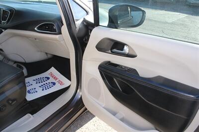 2017 Chrysler Pacifica Limited   - Photo 21 - Tulsa, OK 74112