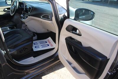 2017 Chrysler Pacifica Limited   - Photo 24 - Tulsa, OK 74112
