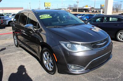 2017 Chrysler Pacifica Limited   - Photo 1 - Tulsa, OK 74112
