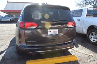 2017 Chrysler Pacifica Limited   - Photo 3 - Tulsa, OK 74112