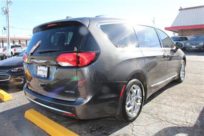 2017 Chrysler Pacifica Limited   - Photo 12 - Tulsa, OK 74112