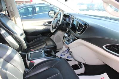 2017 Chrysler Pacifica Limited   - Photo 19 - Tulsa, OK 74112