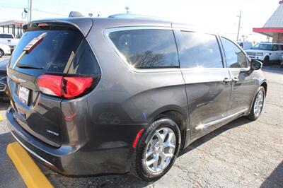 2017 Chrysler Pacifica Limited   - Photo 13 - Tulsa, OK 74112