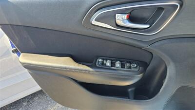2015 Chrysler 200 Limited - Photo 14 - Tulsa, OK 74112