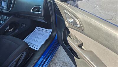 2015 Chrysler 200 Limited - Photo 11 - Tulsa, OK 74112