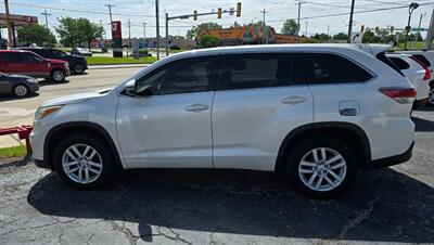 2015 Toyota Highlander LE   - Photo 2 - Tulsa, OK 74112
