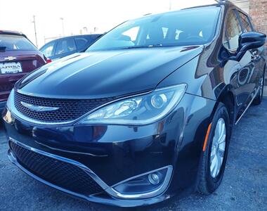 2018 Chrysler Pacifica Touring L   - Photo 1 - Tulsa, OK 74112