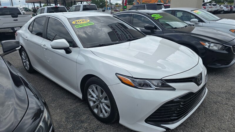 2020 Toyota Camry LE   - Photo 1 - Tulsa, OK 74112