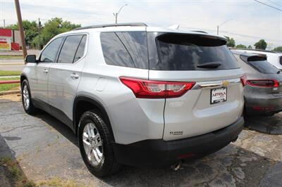 2019 Chevrolet Traverse LT Cloth   - Photo 2 - Tulsa, OK 74112