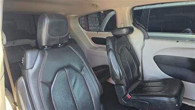 2017 Chrysler Pacifica Touring-L   - Photo 11 - Tulsa, OK 74112
