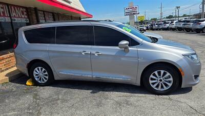 2017 Chrysler Pacifica Touring-L   - Photo 3 - Tulsa, OK 74112