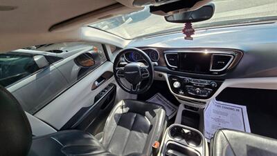 2017 Chrysler Pacifica Touring-L   - Photo 13 - Tulsa, OK 74112