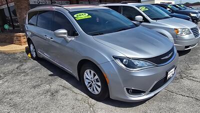 2017 Chrysler Pacifica Touring-L Van