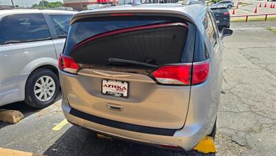 2017 Chrysler Pacifica Touring-L   - Photo 5 - Tulsa, OK 74112