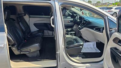 2017 Chrysler Pacifica Touring-L   - Photo 8 - Tulsa, OK 74112