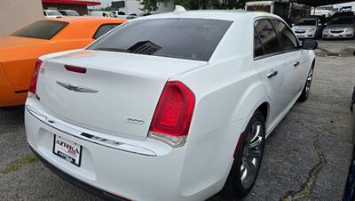 2019 Chrysler 300 Series Limited - Photo 6 - Tulsa, OK 74112