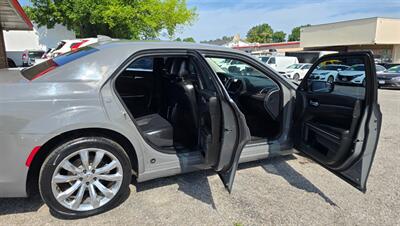 2018 Chrysler 300 Series Limited - Photo 12 - Tulsa, OK 74112