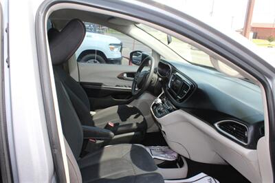2018 Chrysler Pacifica L   - Photo 9 - Tulsa, OK 74112