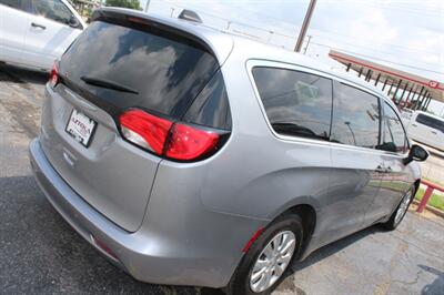 2018 Chrysler Pacifica L   - Photo 2 - Tulsa, OK 74112