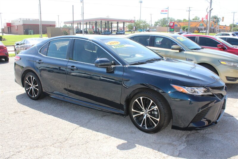 2019 Toyota Camry LE - Photo 1 - Tulsa, OK 74112