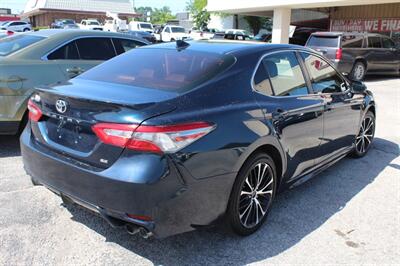 2019 Toyota Camry LE   - Photo 2 - Tulsa, OK 74112