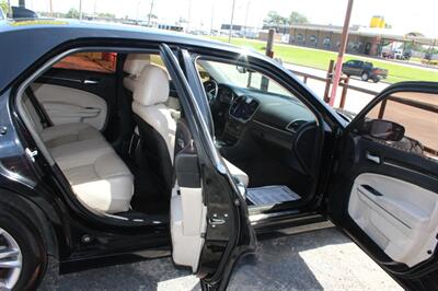 2017 Chrysler 300C   - Photo 8 - Tulsa, OK 74112