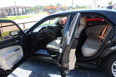 2017 Chrysler 300C   - Photo 12 - Tulsa, OK 74112