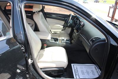 2017 Chrysler 300C   - Photo 9 - Tulsa, OK 74112