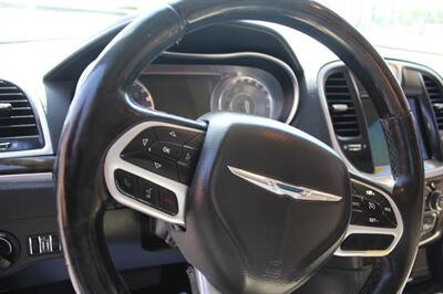 2017 Chrysler 300C   - Photo 16 - Tulsa, OK 74112