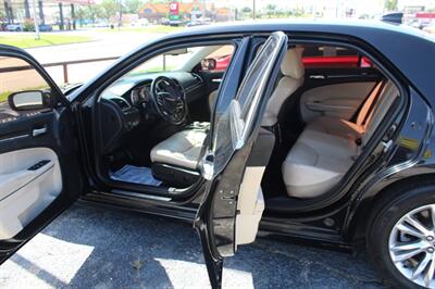 2017 Chrysler 300C   - Photo 13 - Tulsa, OK 74112