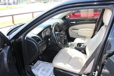 2017 Chrysler 300C   - Photo 11 - Tulsa, OK 74112