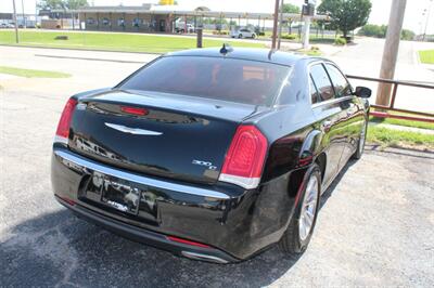 2017 Chrysler 300C   - Photo 4 - Tulsa, OK 74112