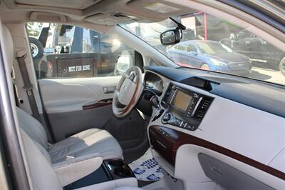 2011 Toyota Sienna XLE 8-Passenger - Photo 11 - Tulsa, OK 74112