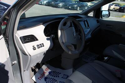 2011 Toyota Sienna XLE 8-Passenger - Photo 29 - Tulsa, OK 74112