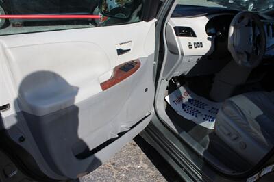 2011 Toyota Sienna XLE 8-Passenger - Photo 30 - Tulsa, OK 74112