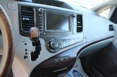 2011 Toyota Sienna XLE 8-Passenger - Photo 27 - Tulsa, OK 74112