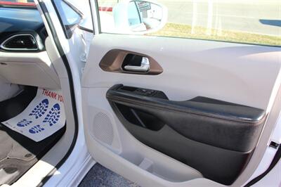 2017 Chrysler Pacifica Touring-L - Photo 25 - Tulsa, OK 74112