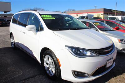 2017 Chrysler Pacifica Touring-L - Photo 1 - Tulsa, OK 74112