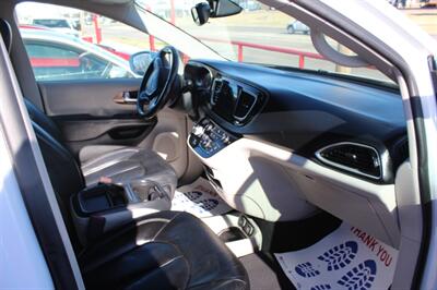 2017 Chrysler Pacifica Touring-L - Photo 31 - Tulsa, OK 74112