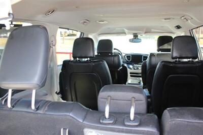 2017 Chrysler Pacifica Touring-L - Photo 5 - Tulsa, OK 74112