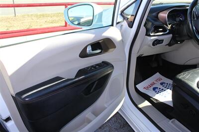 2017 Chrysler Pacifica Touring-L - Photo 18 - Tulsa, OK 74112