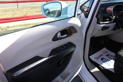 2017 Chrysler Pacifica Touring-L - Photo 9 - Tulsa, OK 74112