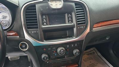 2012 Chrysler 300 Series   - Photo 17 - Tulsa, OK 74112