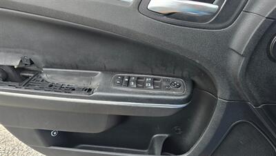 2012 Chrysler 300 Series   - Photo 13 - Tulsa, OK 74112
