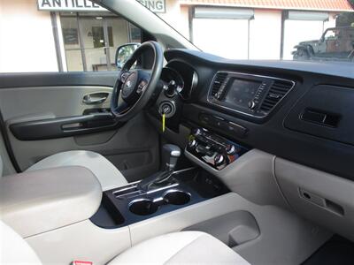 2021 KIA Sedona LX   - Photo 3 - St. Croix, United States Virgin Islands, SC 00851