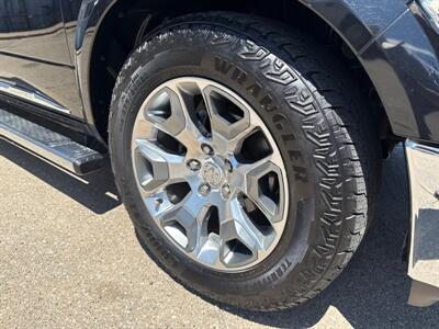2017 RAM 1500 Laramie Limited   - Photo 13 - South Sioux City, NE 68776