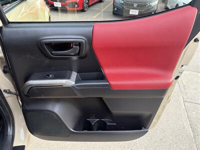 2018 Toyota Tacoma SR5 V6   - Photo 19 - South Sioux City, NE 68776