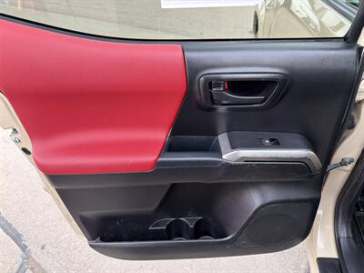 2018 Toyota Tacoma SR5 V6   - Photo 15 - South Sioux City, NE 68776