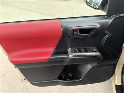 2018 Toyota Tacoma SR5 V6   - Photo 13 - South Sioux City, NE 68776