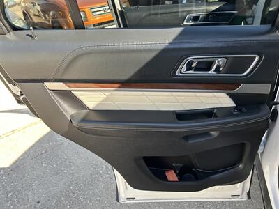 2016 Ford Explorer Platinum   - Photo 14 - South Sioux City, NE 68776
